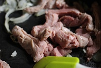 Свинина в пивной глазури – рецепт аппетитной мясной закуски.